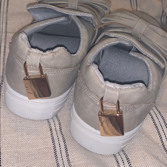 Bow tie shoes - Picture 2 of 2